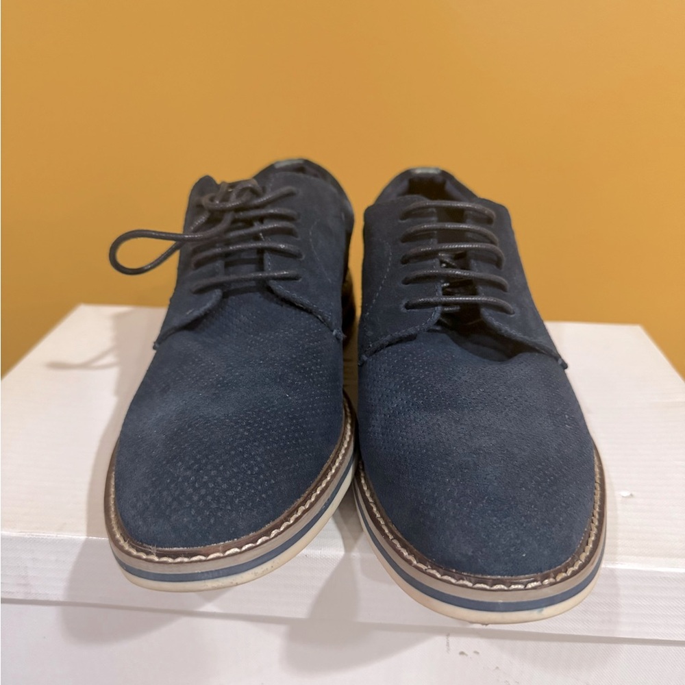 Steve Madden navy suede shoes